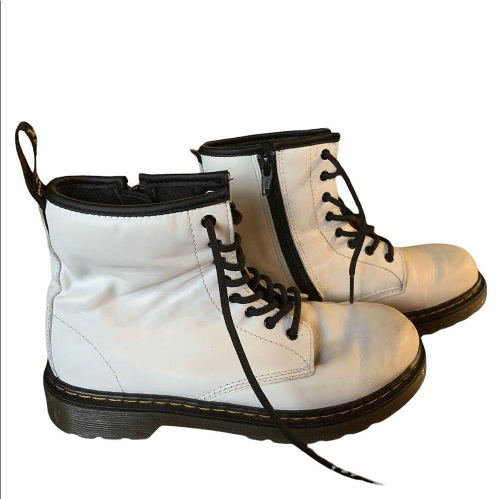 Doc martens docs kids childrens white w zip up sides a few scuffs but EUC! Sz 4